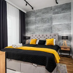 Wola Tower Deluxe Separate Bedroom With Free Garage - By Perfect Apartament